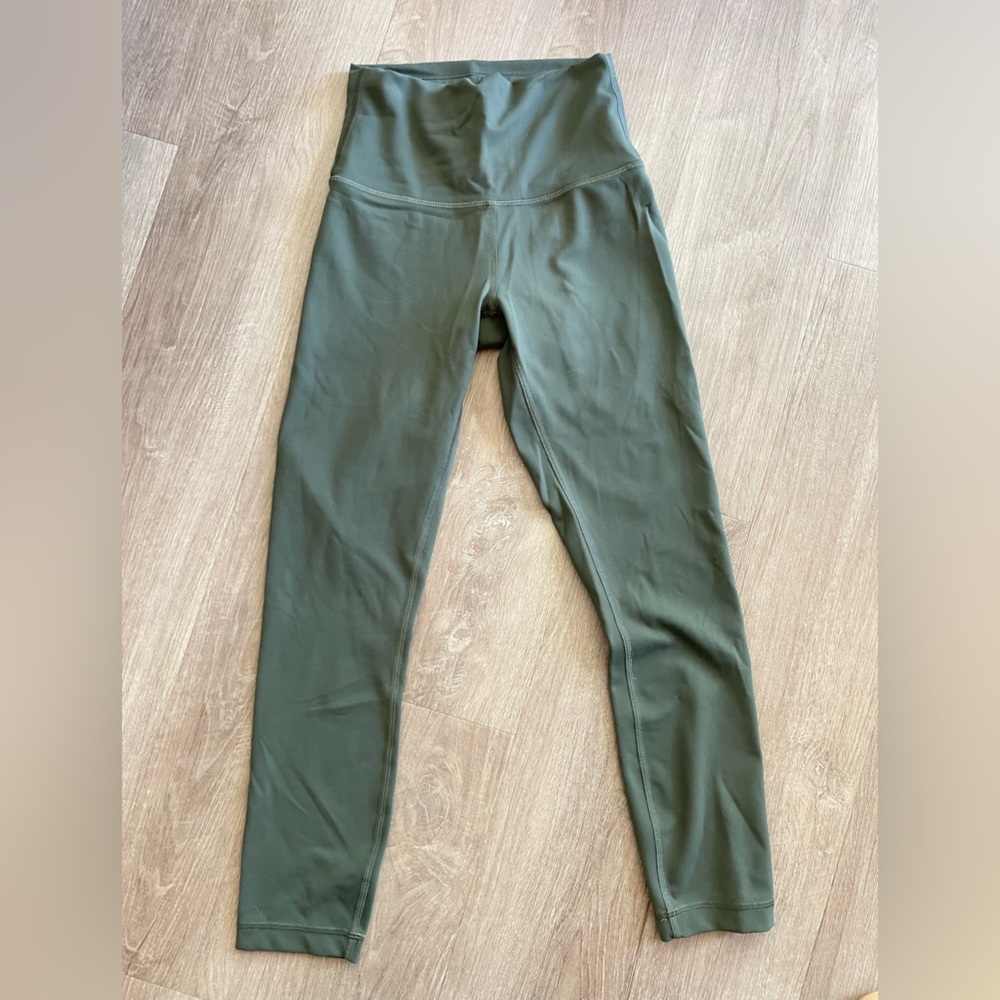 Like New Lululemon Wunder Train Legging - 23’’ dark forest - size 4